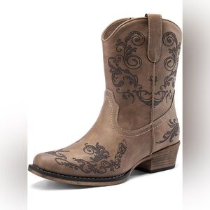 Dream Pairs Brown Engraved Heeled Boots